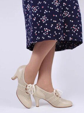 New Box Memery Reproduction 1930s Marie oxford high heels - Cream, EU 38W